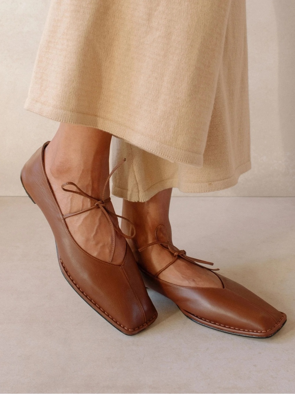 ALOHAS Brown Leather Lace-Up Flats